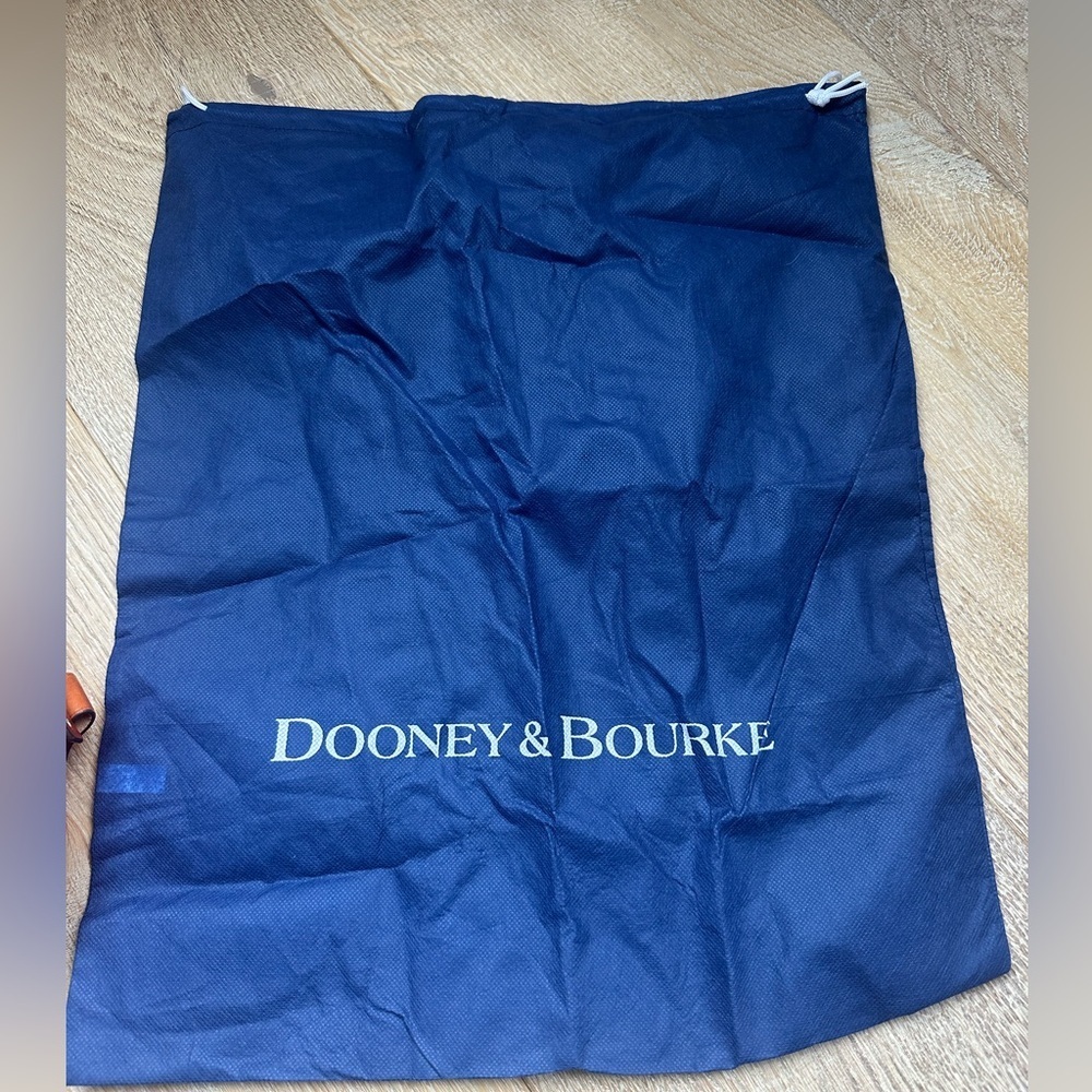Dooney & Bourke purse like new - Picture 3 of 5